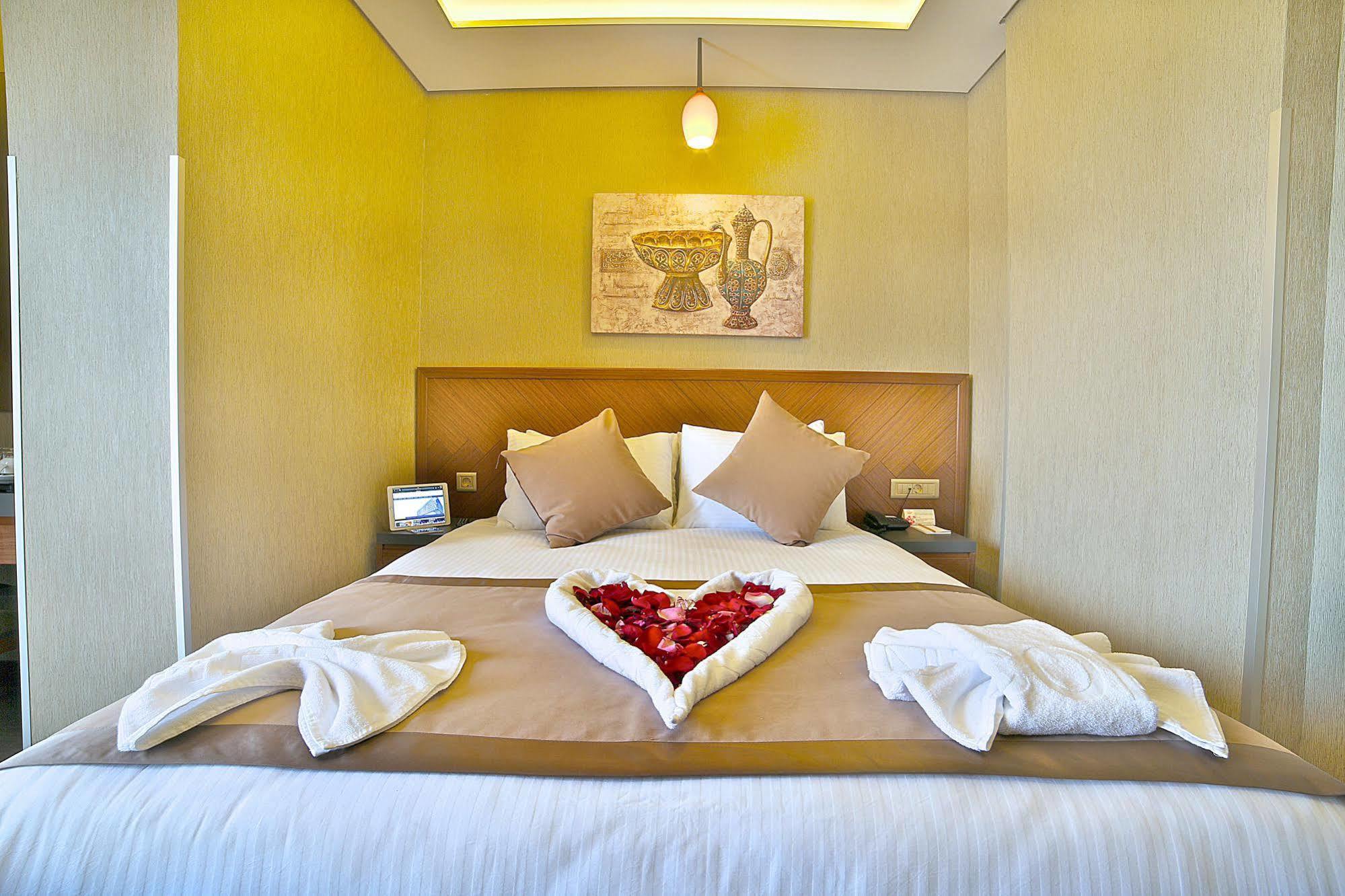 Corner Hotel Laleli Истанбул Екстериор снимка