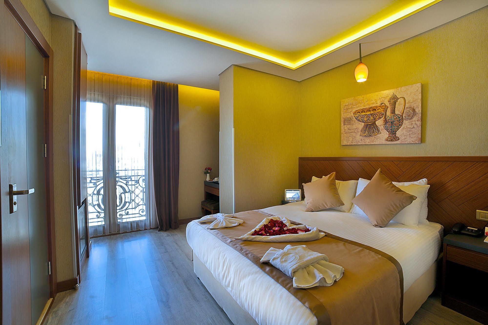 Corner Hotel Laleli Истанбул Екстериор снимка